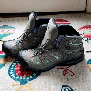 Gortex Salomon waterproof winter hiking boots ortholite contagrip Grey and teal